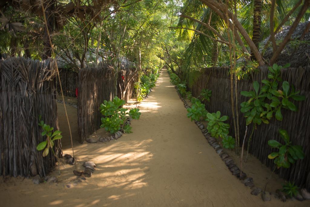 Bar Reef Resort Etalai 外观 照片